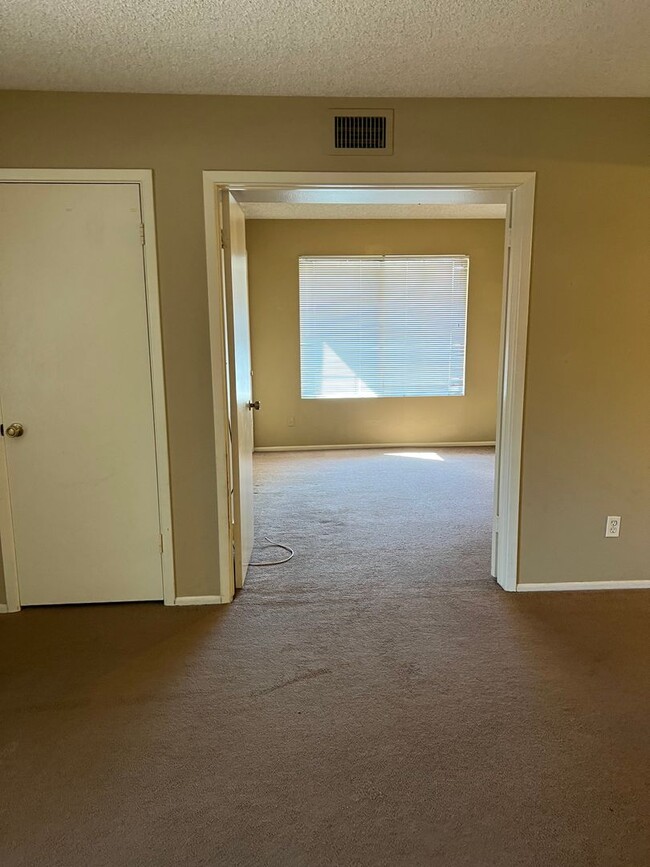 Building Photo - 2 bedroom condo in papago park village