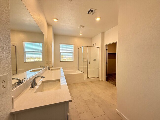 Building Photo - 4 BED 3.5 BATH 2 CAR GARAGE HOME w/ LOFT, ...