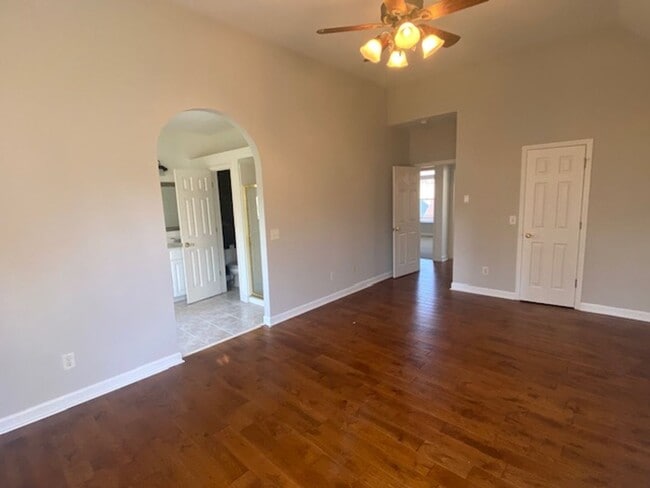 Building Photo - Coming Soon! Great home near the lake and ...