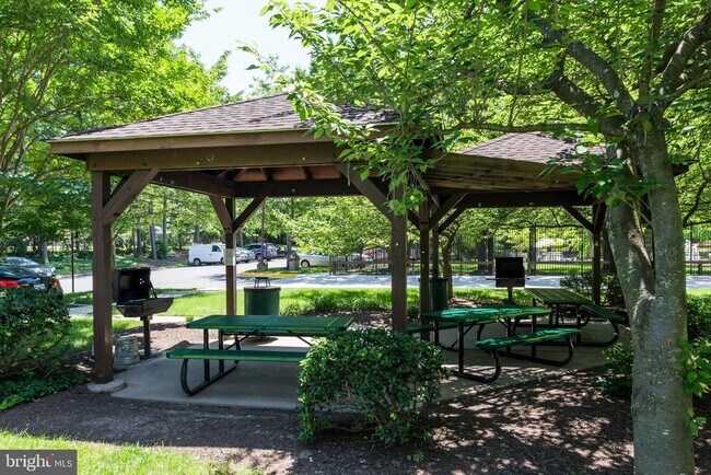 Building Photo - 3101 S Manchester St