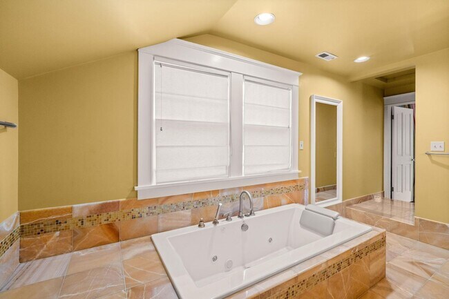 Building Photo - Elegant Grant Park Craftsman with Wine Cel...