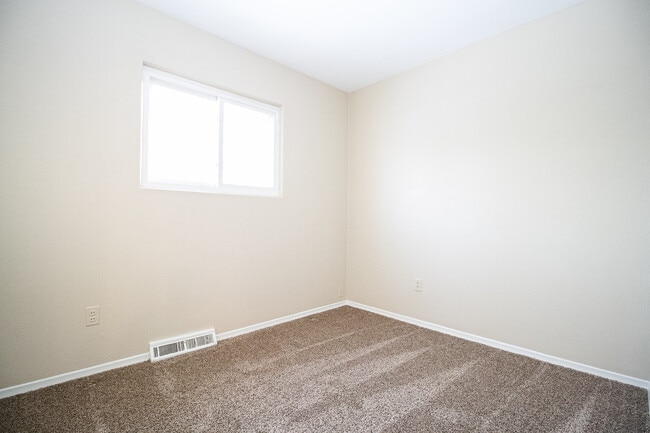 Building Photo - 2038 Airline Ave