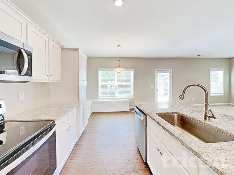 Building Photo - 215 Waters Edge Pkwy