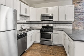 Building Photo - 3 Bedroom Apartment in River North - June 1st
