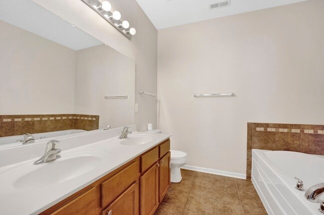 Building Photo - 1574 Millbrook Dr