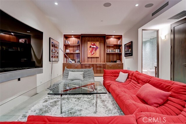 Building Photo - 3208 Ocean Dr