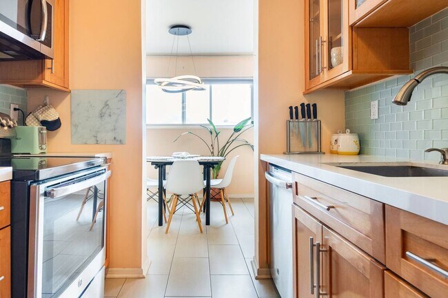 Building Photo - 960 Larrabee St