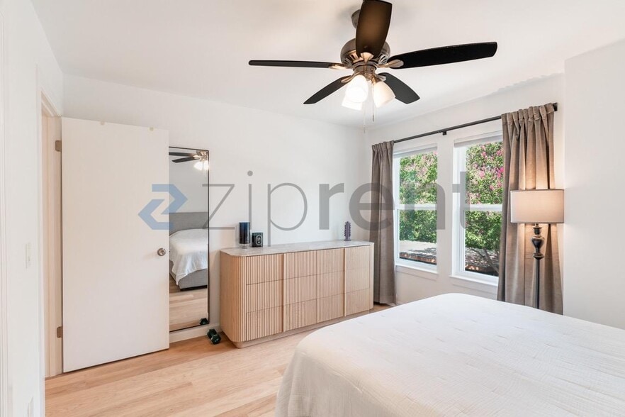 Building Photo - Unit 203