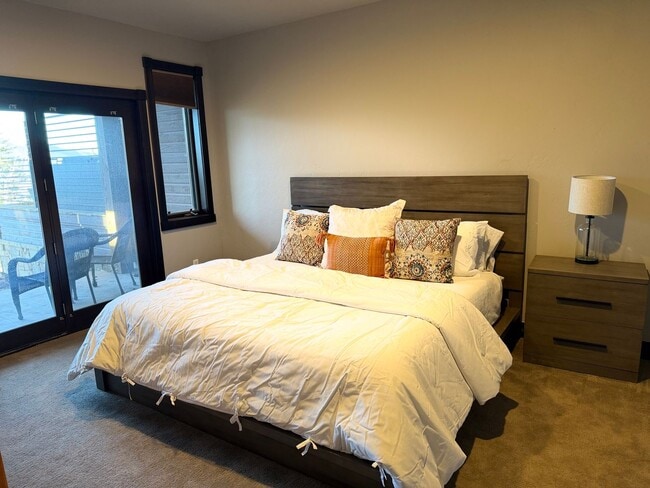 Building Photo - Gorgeous furnishings, Views, Luxury, Deck, Fireplaces, 4 bedroom in Breckenridge. Winter Seasonal...