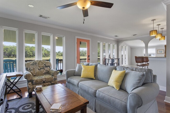 Building Photo - 1317 Beards Cove Dr