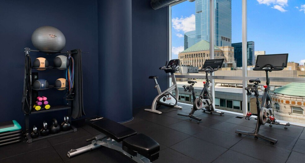 Building Photo - 345 N La Salle Dr