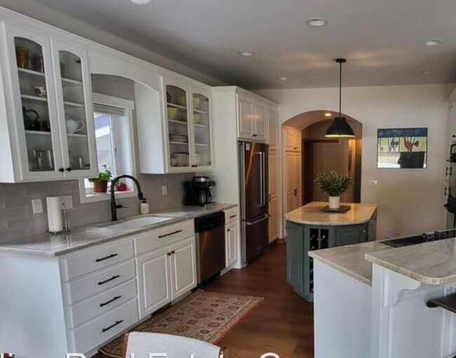 kitchen - 60709 Golf Village Loop