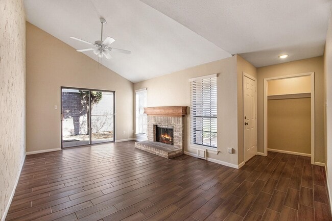 Building Photo - 18522 Glen Briar Ln