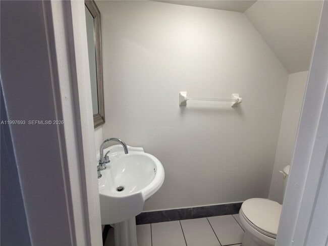 Building Photo - 2630 W 76th St