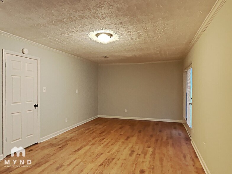 Building Photo - 588 Henderson Rd