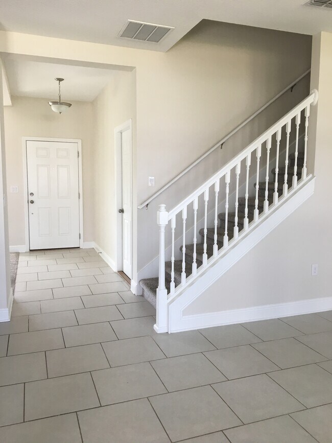 Building Photo - 2510 Sanderling St