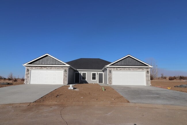 Building Photo - New duplex!
