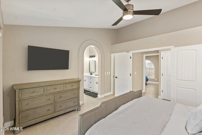 Building Photo - 2735 N Diego Cir