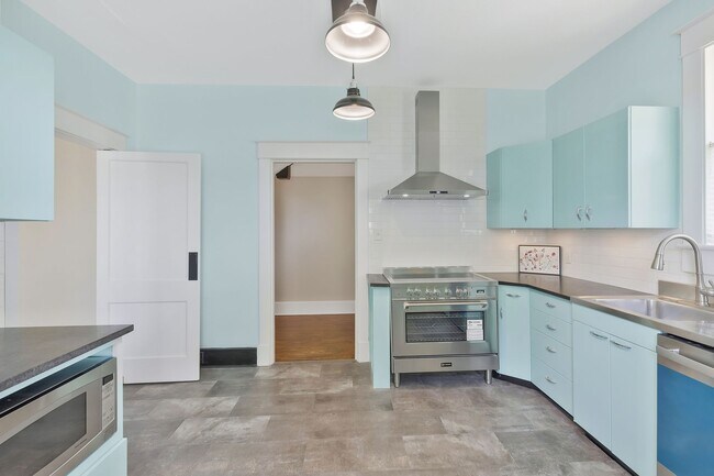 Building Photo - 4th Ave Riverside