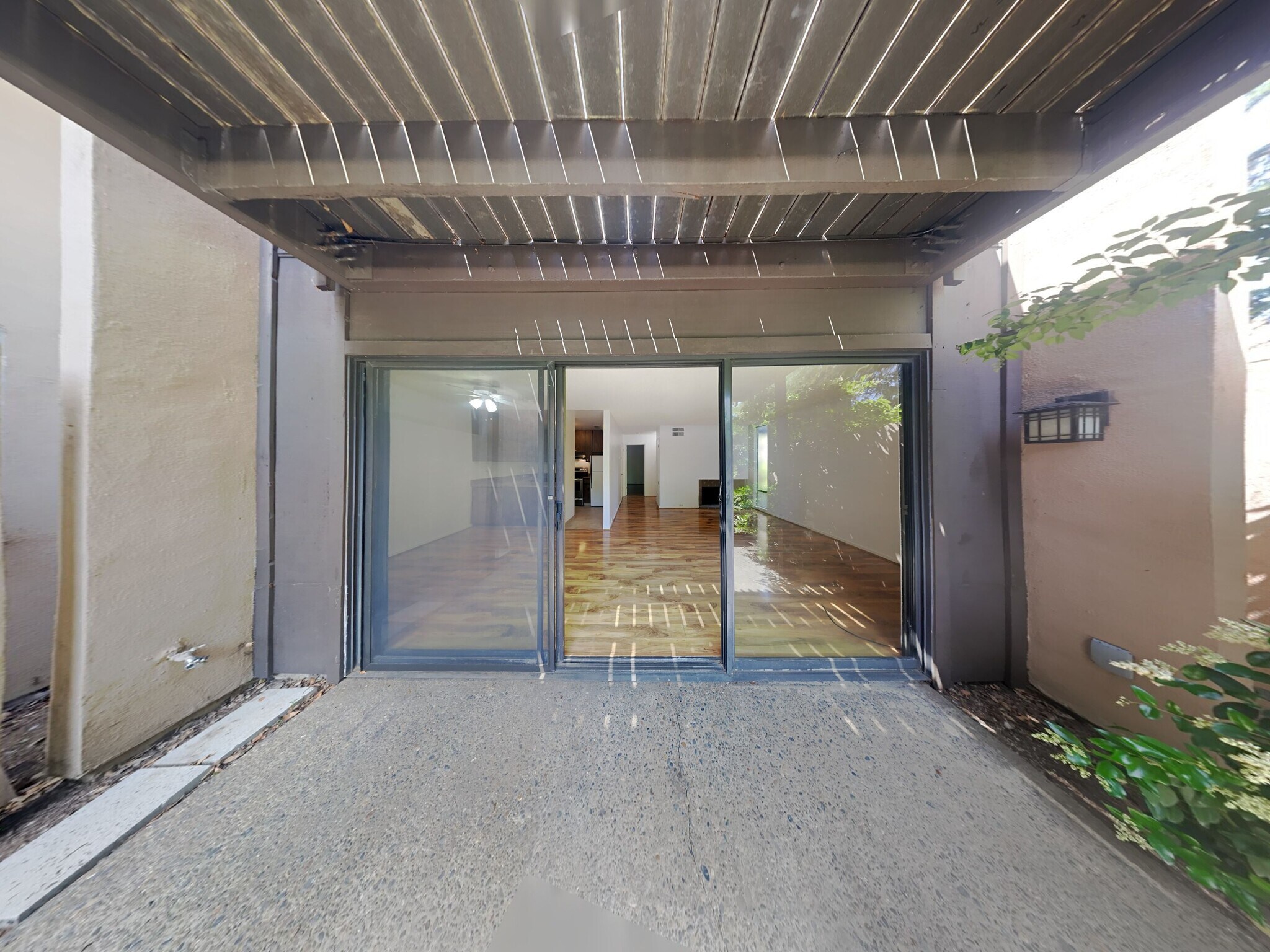Building Photo - 639 Woodside Sierra