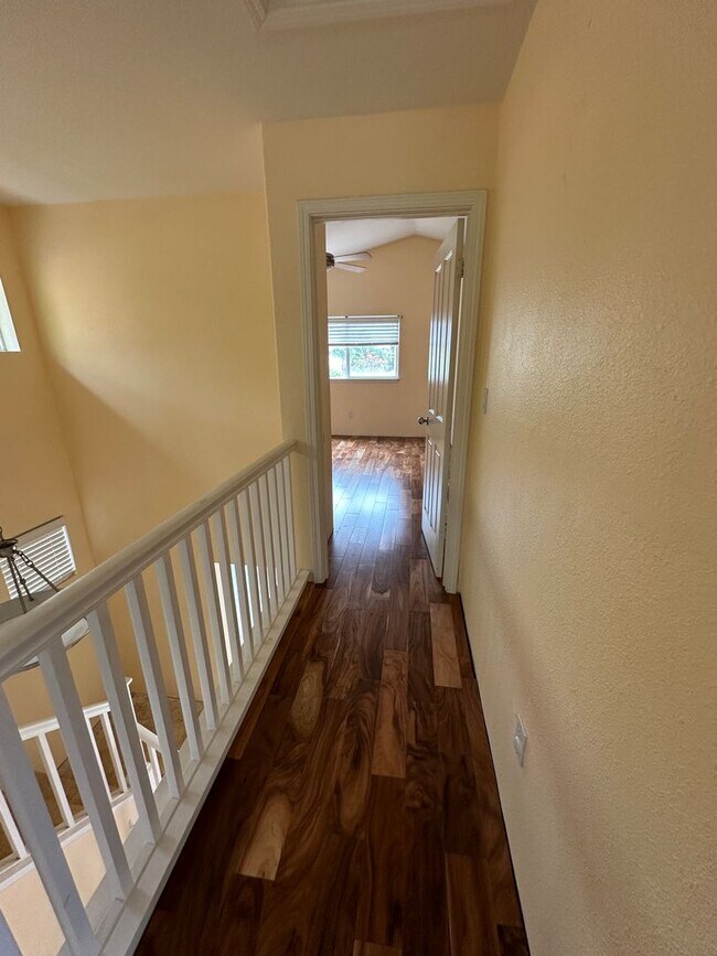Building Photo - Available Now!  Beautiful 4 BD / 3 BA House in Ocean Pointe!