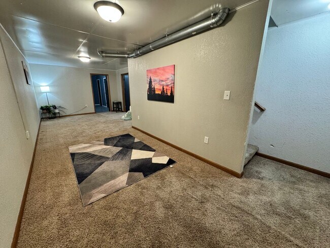 Building Photo - 215 Greenbush Dr