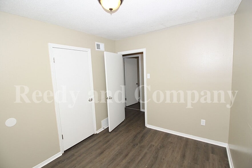 Building Photo - 4557 Spring Valley Dr