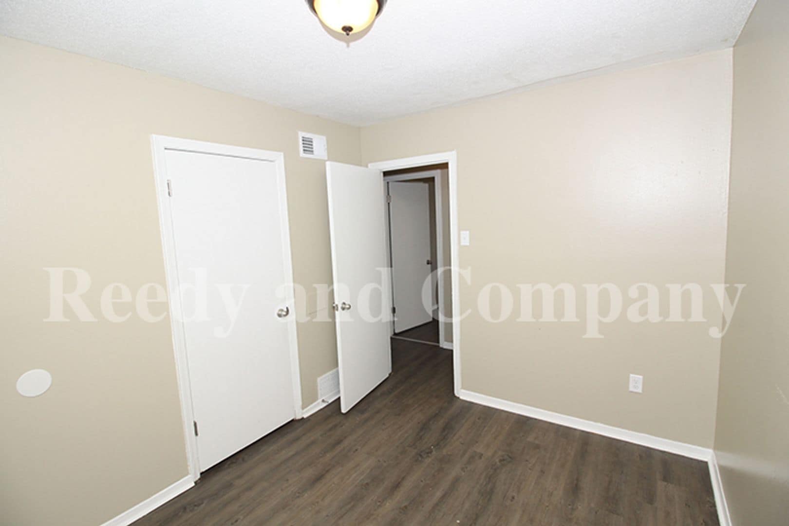 Building Photo - 4557 Spring Valley Dr