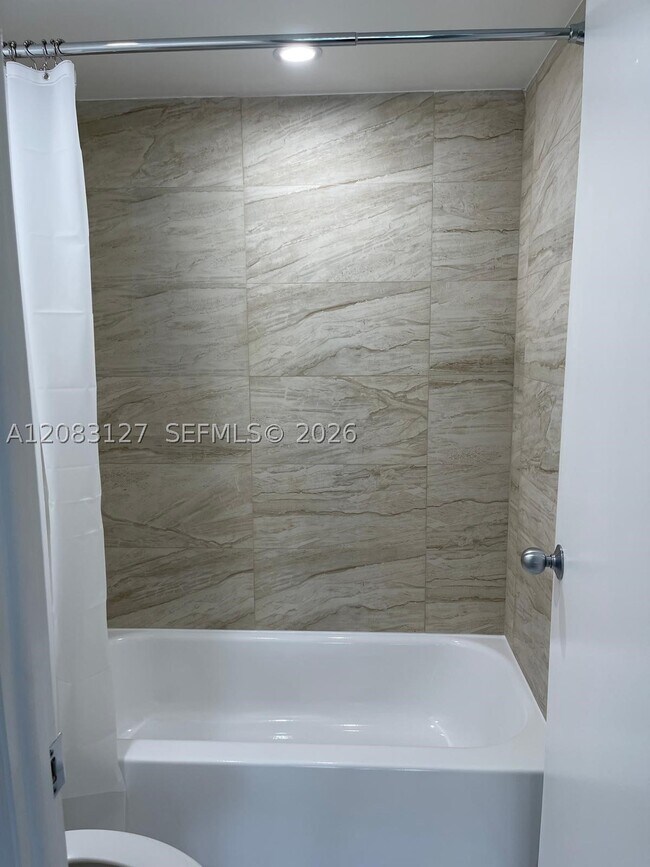 Building Photo - 1200 NE Miami Gardens Dr