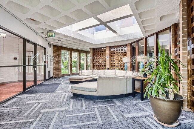 Building Photo - 2880 S Locust St