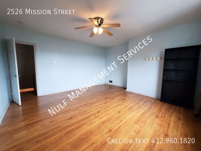 Building Photo - 2526 Mission St