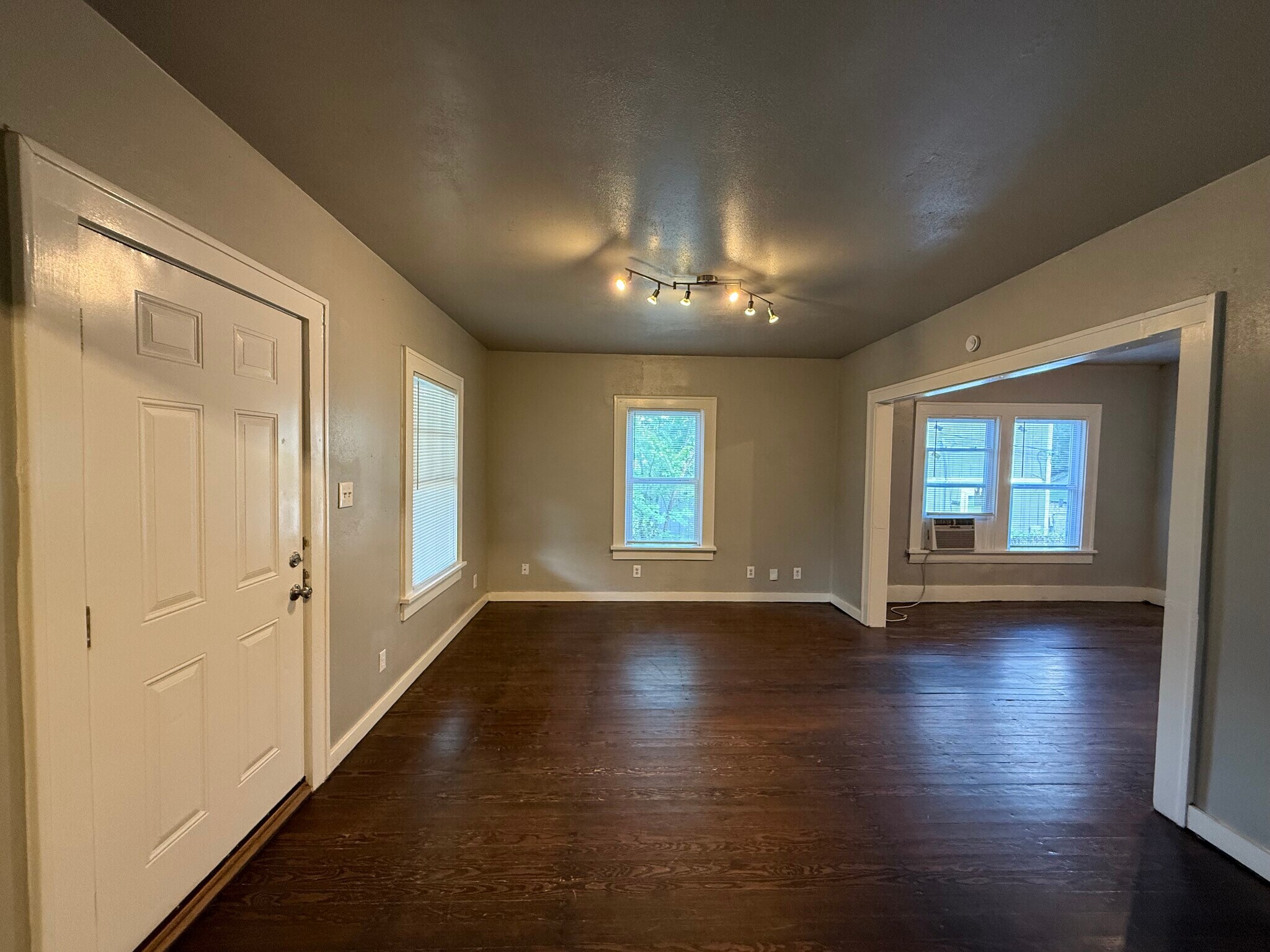 Building Photo - 1506 W Bowen Pl
