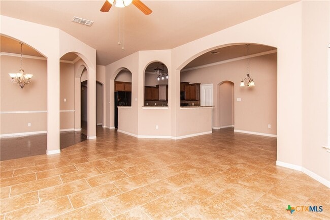 Building Photo - 704 W Gemini Ln