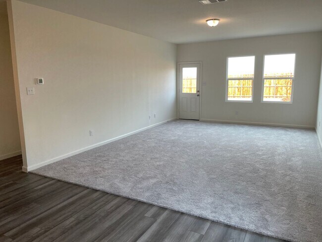 Building Photo - Welcome Home to Monticello Park!