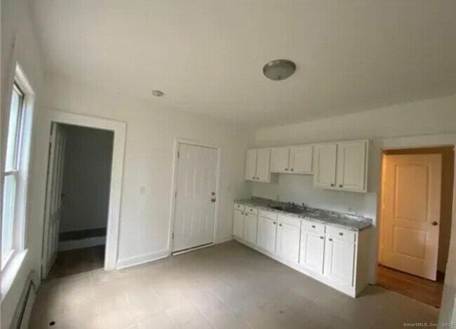 Building Photo - 220 Maplewood Ave