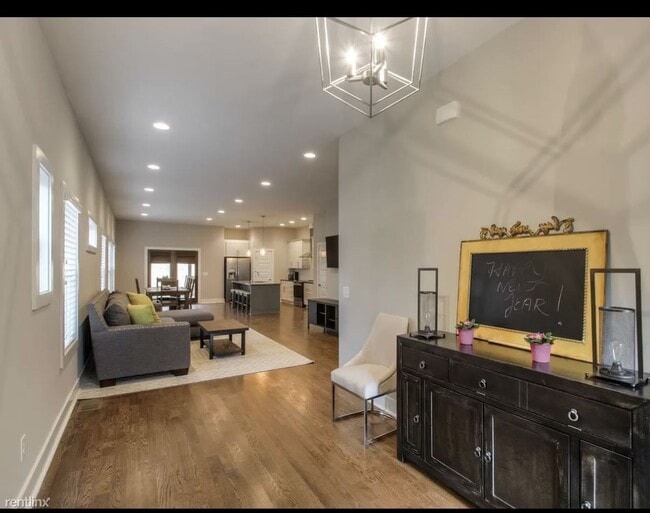 Building Photo - 4 br, 2.5 bath House - 421 Moore Avenue B