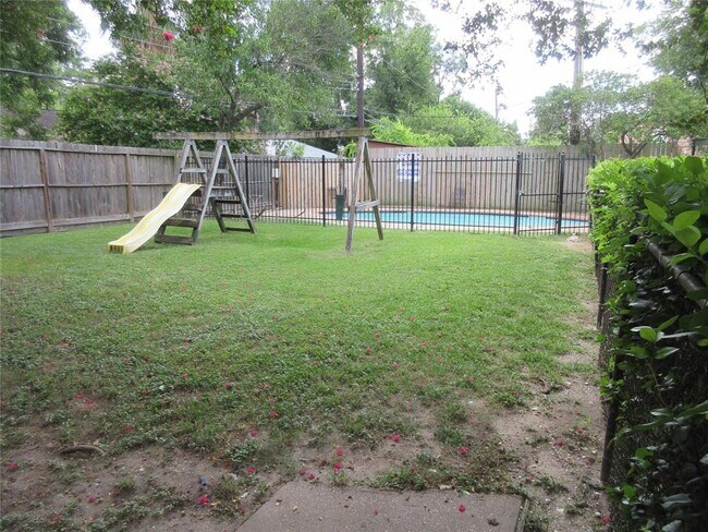 Building Photo - 1230 Shadowdale Dr