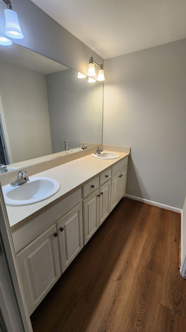 Building Photo - 4 Bedroom - Near Ft Moore