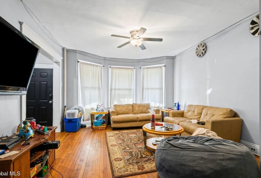 Building Photo - 569 Washington Ave