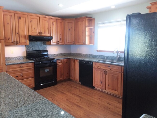 Building Photo - Paio, Nainoa