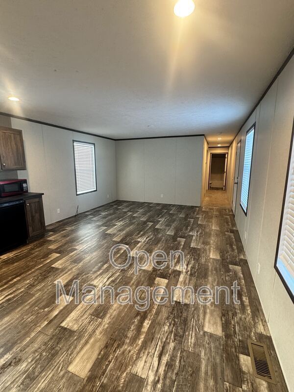 Building Photo - 301 Mantle Ave