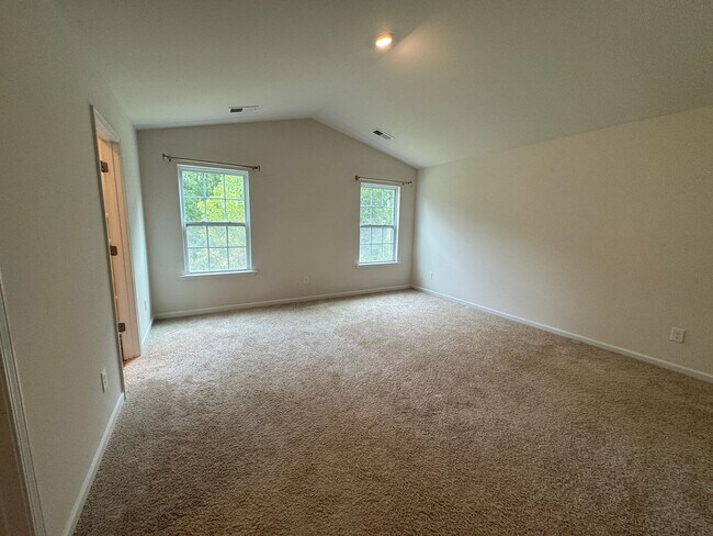 Building Photo - Move-in Ready with **Move-in Special** $25...