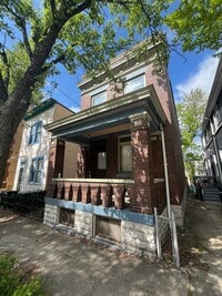 Building Photo - 2215 Victor St