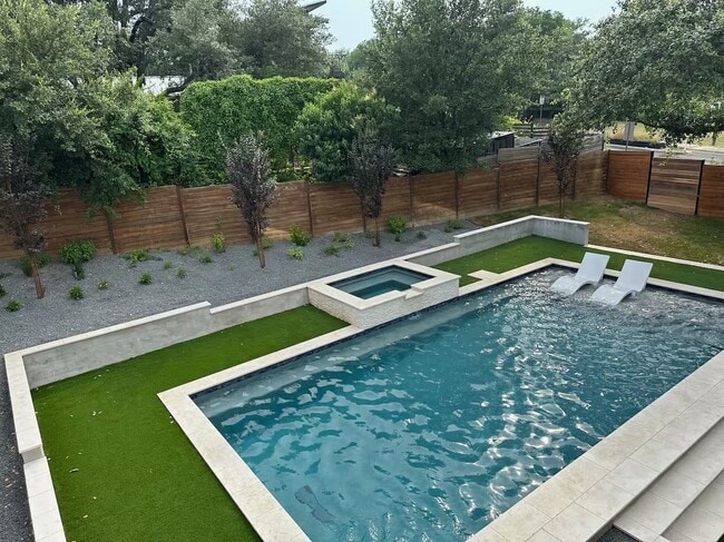 Building Photo - 2109 Barton Hills Dr