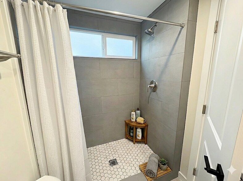 Building Photo - 1302 Amethyst St