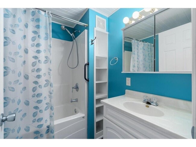 Building Photo - 773 US-63