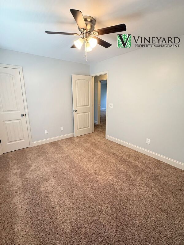 Building Photo - 102 Oak Ridge Trail