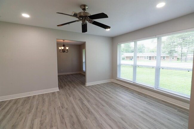 Building Photo - 12015 Cottonwood Ln