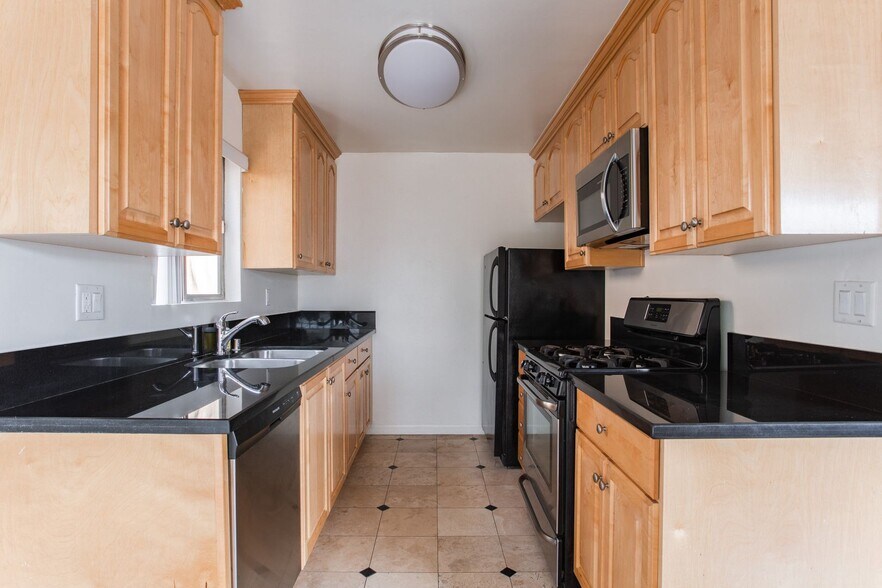 Building Photo - 725 Hayworth Apartments