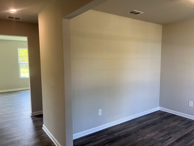 Building Photo - Wonderful Home in The Highlands